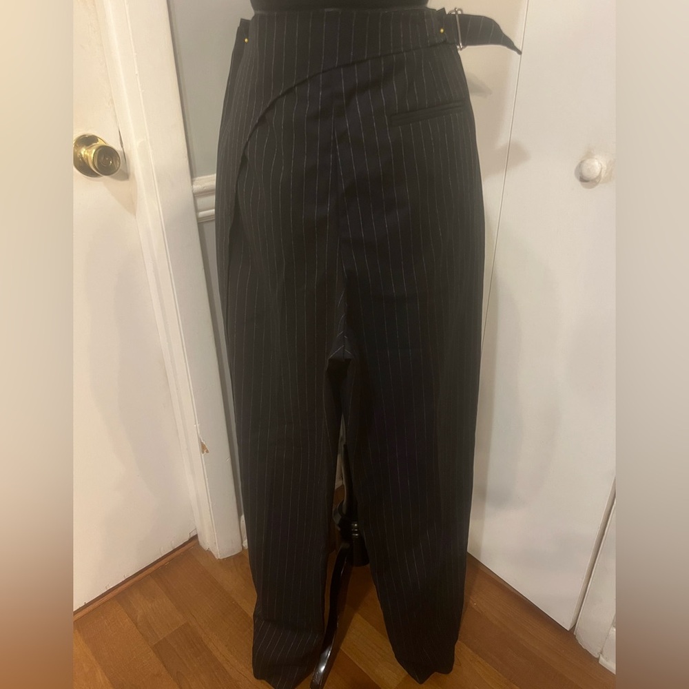 ASOS Design smart wide leg pin stripe pants with asymmetric waist - Picture 2 of 4